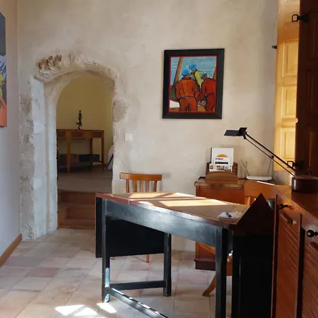 Апартаменты Le Petit Domeynes *