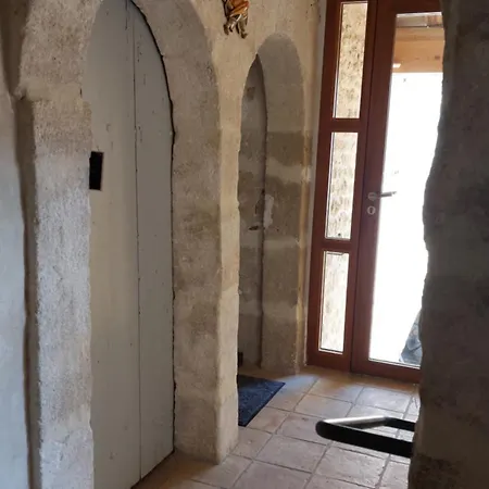 Le Petit Domeynes Apartman Meynes