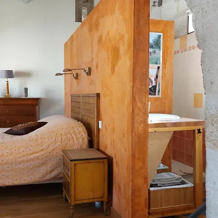 Le Petit Domeynes Apartment *