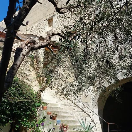 Le Petit Domeynes Apartment *