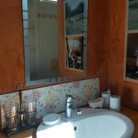 Апартаменты Le Petit Domeynes *