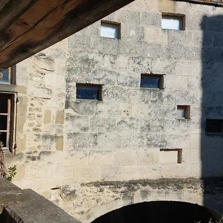 Le Petit Domeynes Апартаменты Meynes